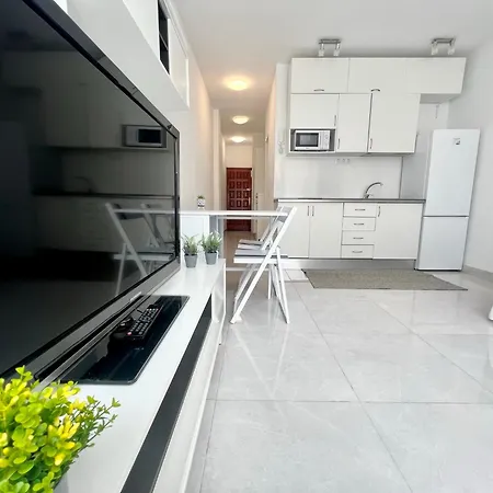 Graciano's Sea House דירה